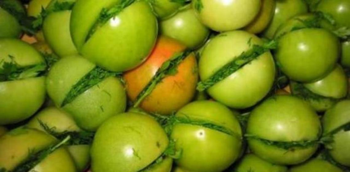 Рецепты зеленых фаршированных помидоров на зиму: острые и не очень, с капустой и зеленью